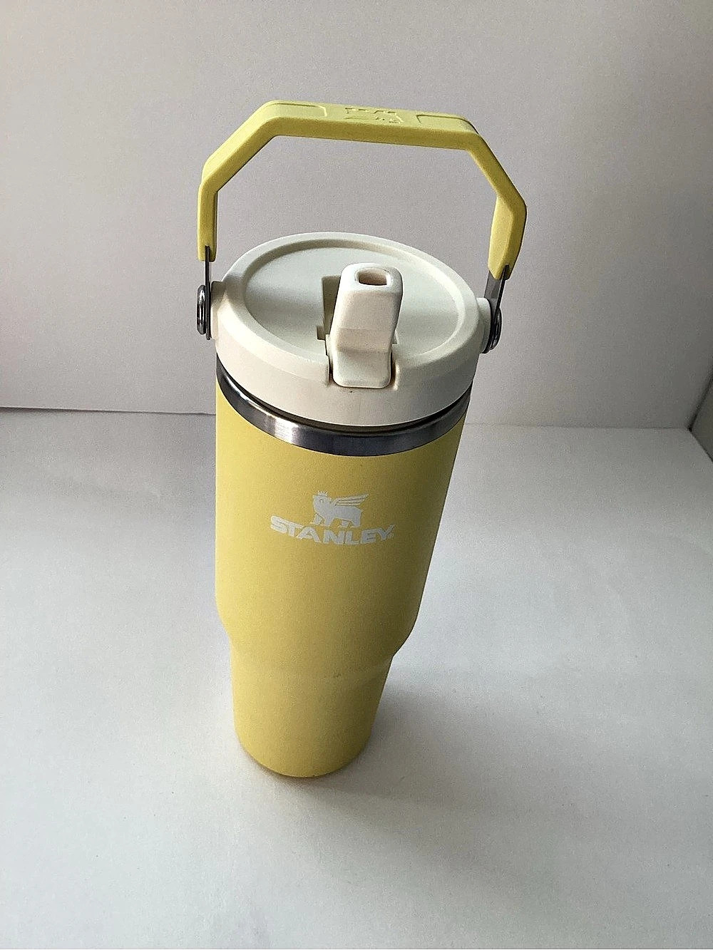 Stanley Quencher H2.0 FlowState Tumbler Yellow Tumbler Like New